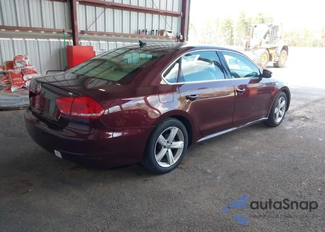 2013 Volkswagen Passat 2.5L Se z USA, uszkodzony, nr VIN 1VWBP7A36DC110896